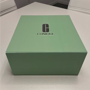 BRAND NEW LIMITED EDITION CLINIQUE GIFT BOX WITH MAGNETIC CLOSURE 12”x 12”x 6½